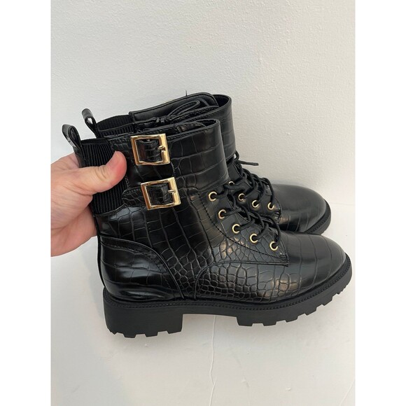 Shoe Dazzle Boots size 7
Javina Combat Boot black - Picture 10 of 10